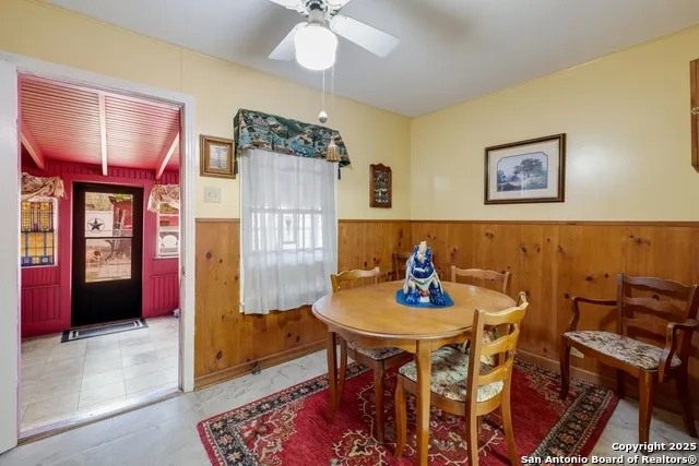461 Highway 173 S Devine, TX 78016